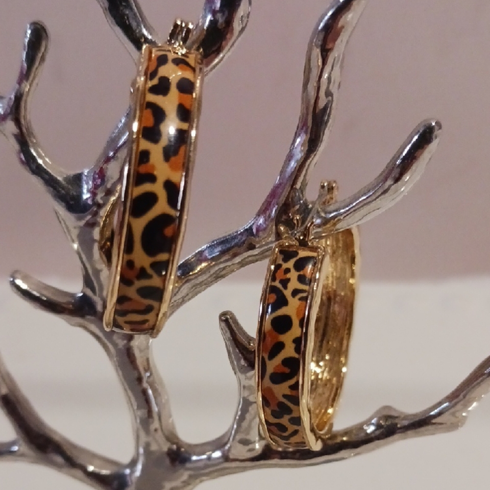 Gorgeous ⚜️ Leopard Print Goldtone Hoop Earrings ⚜️🐆⚜️ New